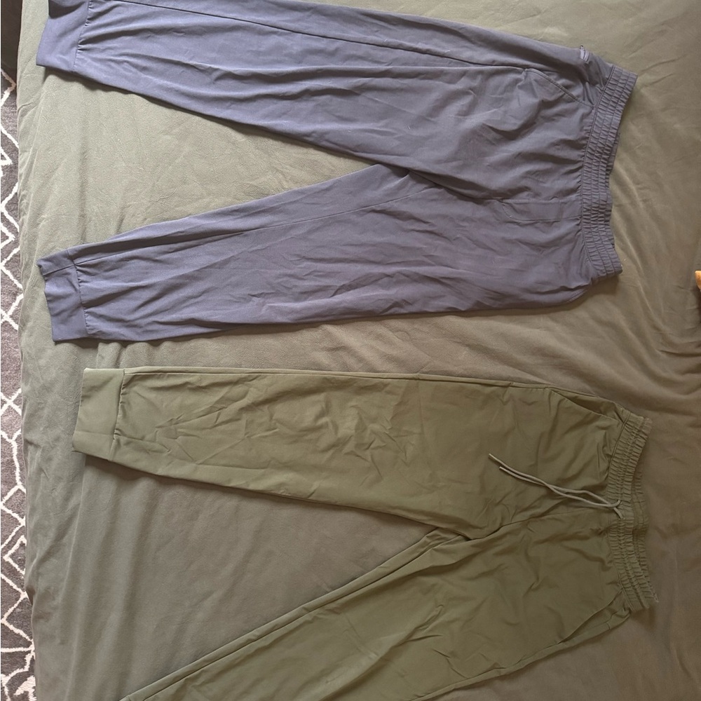 Uniqlo Men's Joggers in Gray and Olive